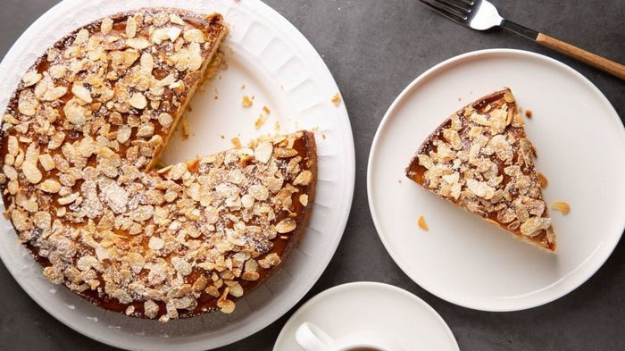 Пирог с орехами и цукатами: рецепт простого десерта