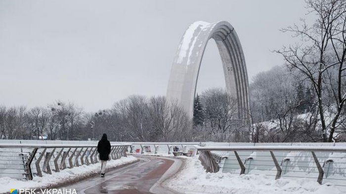 Мокрый снег и дожди по всей Украине, кроме юга. Местами порывы ветра: погода на завтра