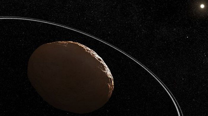 Найдена причина появления колец вокруг странного объекта в Солнечной системе
