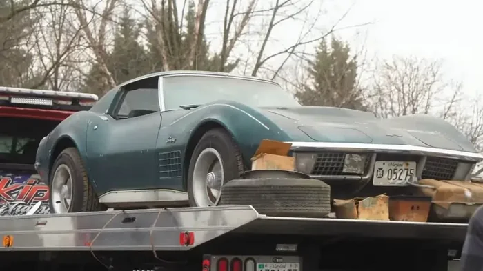 Сокровище за $150 000: в США обнаружен раритетный заброшенный спорткар 70-х (видео)