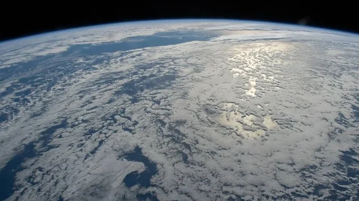 В три раза больше, чем на Земле: ученые обнаружили в космосе огромный пласт парящей воды