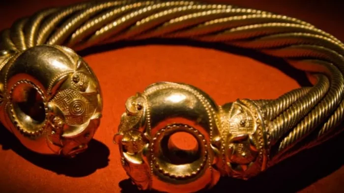 Амулеты в древнем мире были как часы в современном: зачем наши предки носили украшения