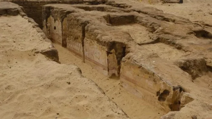 Тайны Древнего царства: археологи откопали неизвестные захоронения неподалеку от Каира (фото)