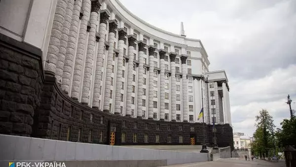 В Украине раскрыли данные о зарплатах чиновников: где платят боль...