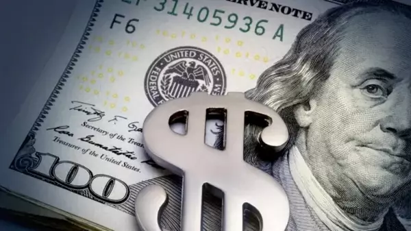 НБУ снизил официальный курс доллара после исторического максимума