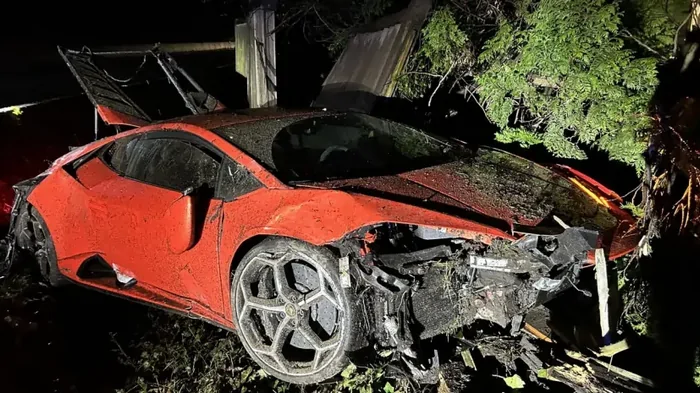 Хотел впечатлить друга: 13-летний подросток угнал и разбил суперкар Lamborghini (фото)