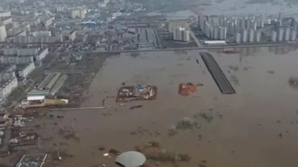 Оренбург тонет: СМИ показали фото последствий наводнений