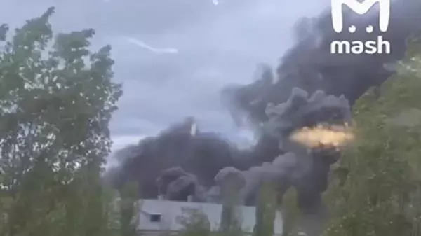 В РФ заявили о трех погибших во время пожара на заводе в Воронеже