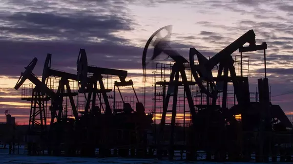 Страны ОПЕК+ согласовали сокращение добычи нефти до 2025 года, чтобы «...