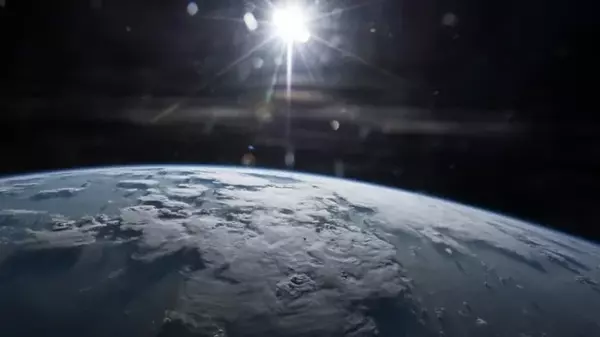 Земля сейчас находится дальше всего от Солнца: почему же так жарко