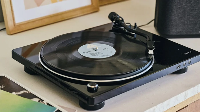 виниловый проигрыватель