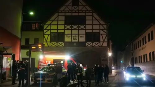 В Германии метеорит пробил крышу дома: падение видели в нескольки...