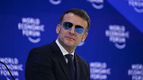 «Сугубо оборонительная» миссия: Макрон заявил о развертывании фло...