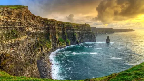Могучие скалы в Ирландии признали местом с самыми живописными морскими пейз...