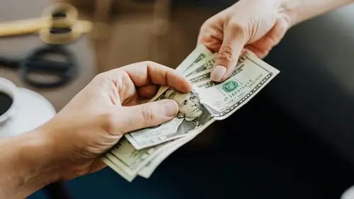 Украинцы массово скупают валюту: что будет с курсом доллара в бли...