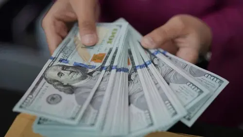 Сколько будут стоить 100 долларов в последнюю неделю марта: прогноз банкира