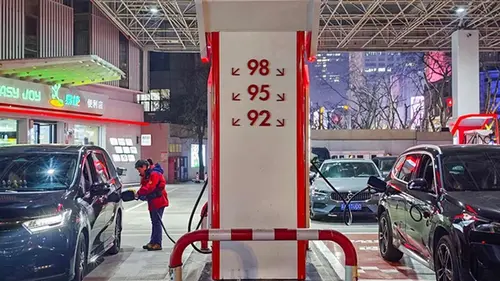 Китай ввел регулирование цен на топливо
