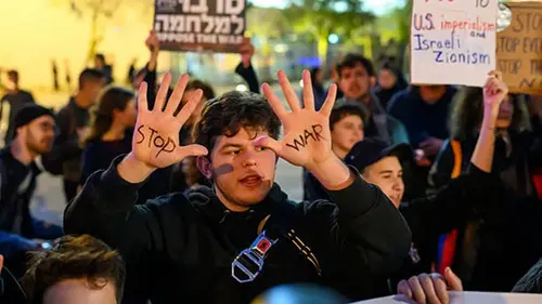 В Израиле тысячи людей протестуют против войны с Ираном
