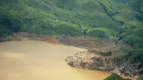 40 лет назад нечто на озере в одночасье погубило 1800 человек: виновника ис...