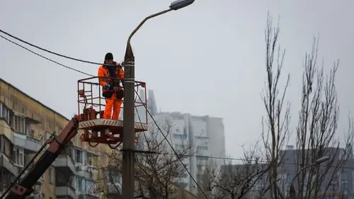 Масштабная непогода обесточила более 700 населенных пунктов почти во всех област...