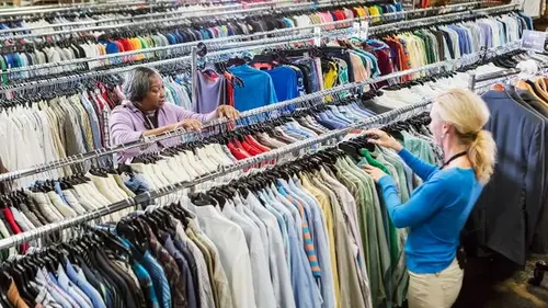 Американцы массово переходят на секонд-хенд: спрос вырос в 9 раз