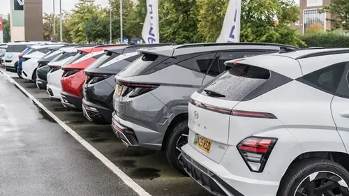 Названы самые популярные бензиновые авто апреля среди украинцев
