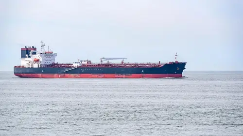 Блокада Ормуза трещит по швам: сразу три танкера прорвались через пролив