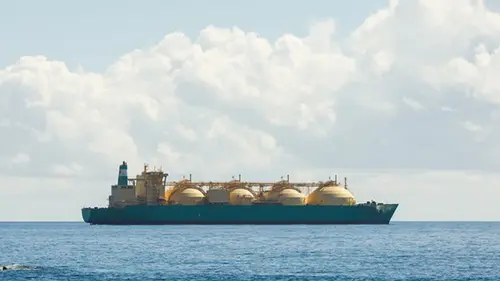 Катар и ОАЭ тайно вывозят газ через Ормузский пролив — СМИ