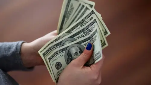 Сколько будут стоить 100 долларов в Украине: прогноз банкира до 24 мая