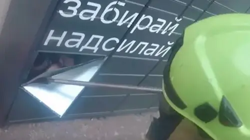 В Ровно девушка «заперлась» в почтомате