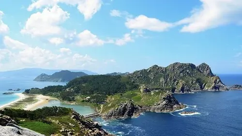 Рай для интровертов: недооцененный испанский курорт с изумрудной водой