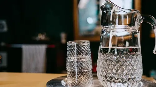 Сколько воды нужно пить на день: действительно ли работает правило 8 стакан...