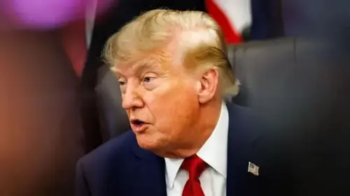 Трамп признает, что его решения ухудшили позиции республиканцев п...