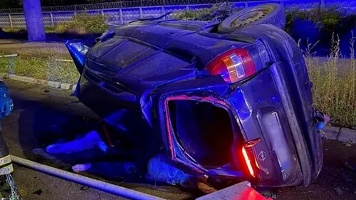 В Киеве автомобиль упал с моста: водитель погиб