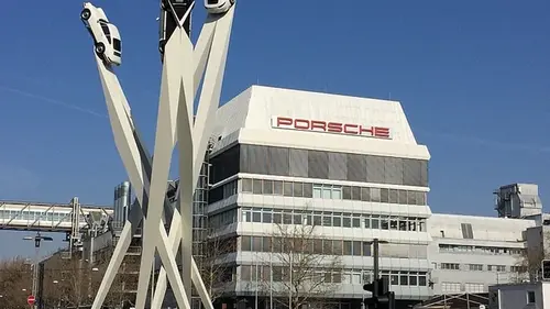Акции упали, продажи сократились: семья Porsche потеряла миллиарды евро сво...