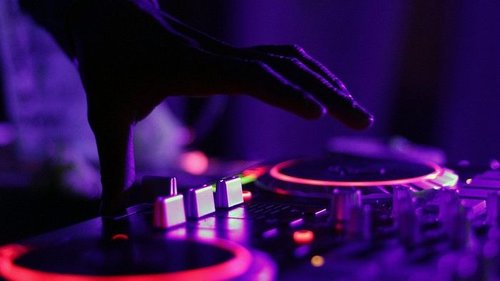 Профессия DJ: как музыка способна приносить высокий доход