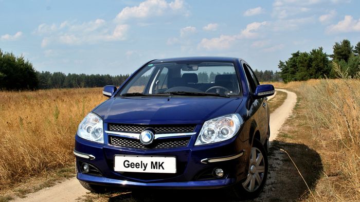 Чем привлекает людей автомобиль Geely МК?