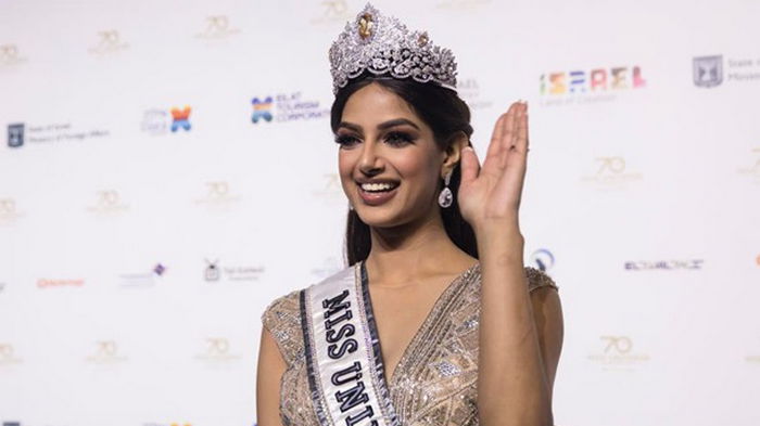 Корону Мисс Вселенная получила участница из Индии