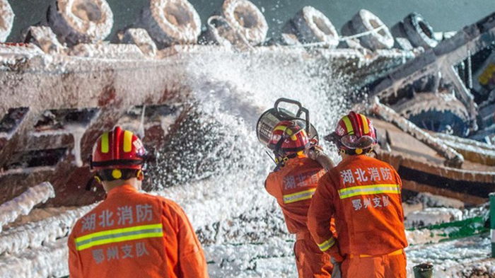 При обрушении моста в Китае погибли четыре человека (фото)