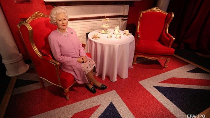 Стало известно, с кем королева Великобритании проведет Рождество (видео)