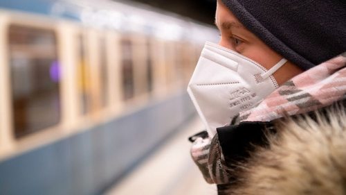 Власти Австрии заставили всех носить маски даже на улице