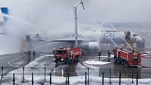 Российский самолет загорелся перед взлетом в Китае