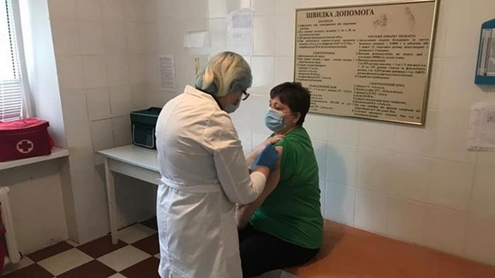 COVID-прививки получили менее 40 тысяч украинцев