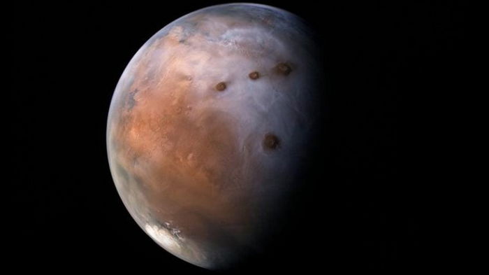 Спутник ОАЭ прислал потрясающие изображения Марса (фото)