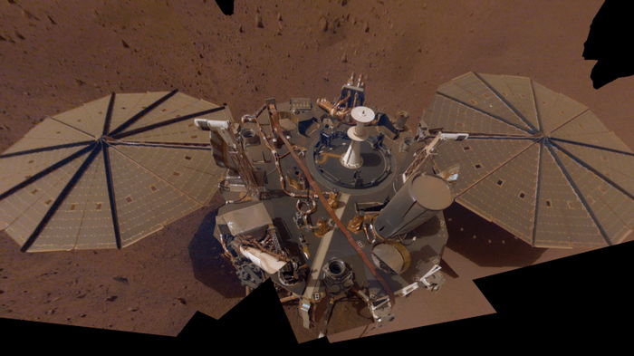 Марсианский посадочный модуль NASA InSight застрял в пыльной буре