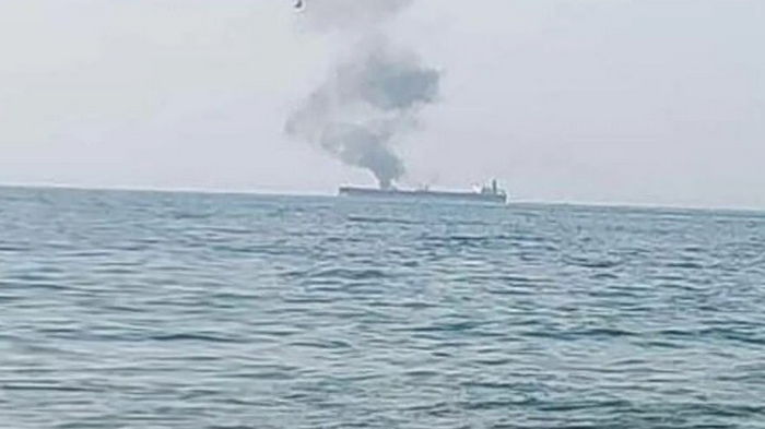 В Черном море на борту танкера с 700 тоннами мазута вспыхнул пожар