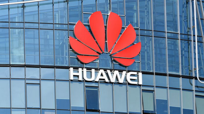 Продажи смартфонов Huawei из-за санкций за год упали на 81,6%