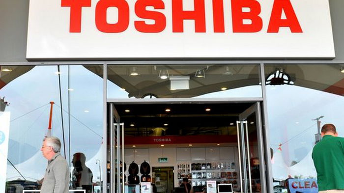 Toshiba решила разделиться на две компании, а не на три