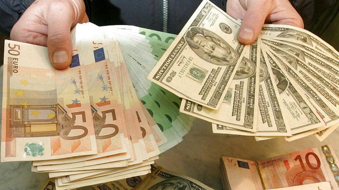Курс валют на 15 февраля: евро и доллар выросли в цене