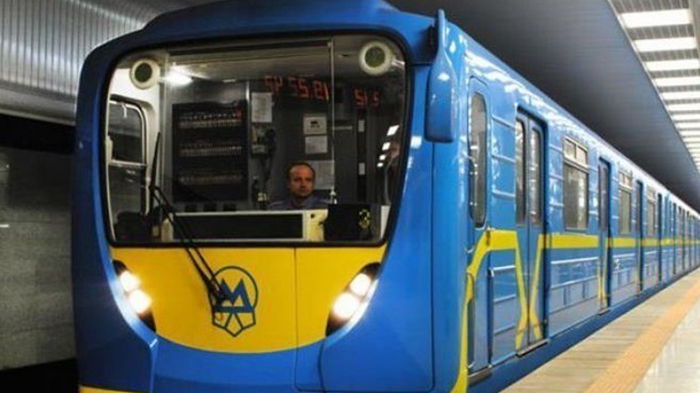 В Киеве метро убирает кассиров на ряде станций в часы-пик